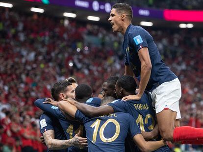 Los jugadores de Francia celebran uno de los goles ante Marruecos en las semifinales del Mundial.