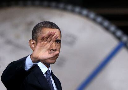 Barack Obama, durante su visita de hoy a un astillero de Virginia.
