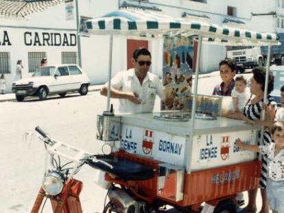 Motocarro con el que se vendían los helados por las calles en los ochenta.