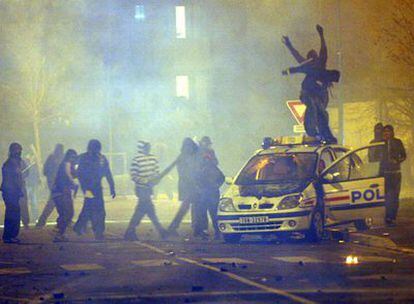 Los disturbios han dejado un resultado de más de 60 herios, entre agentes de la policía y atacantes.