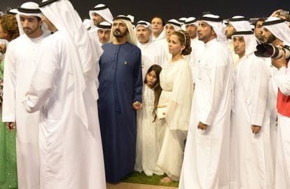 El jeque Mohamed con la princesa Haya y una de sus hijas en Dubái en marzo de 2014.