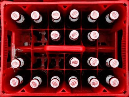 Cervezas Stella en la planta de Anheuser-Busch InBev en Lovaina (B&eacute;lgica)