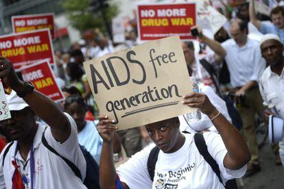 Marcha hacia la Casa Blanca por el fin del sida.