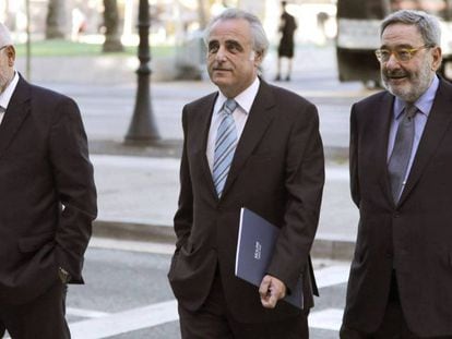 El exdirector de CatalunyaCaixa, Adolf Todó, el abogado Pau Molins y el expresidente Narcís Serra.