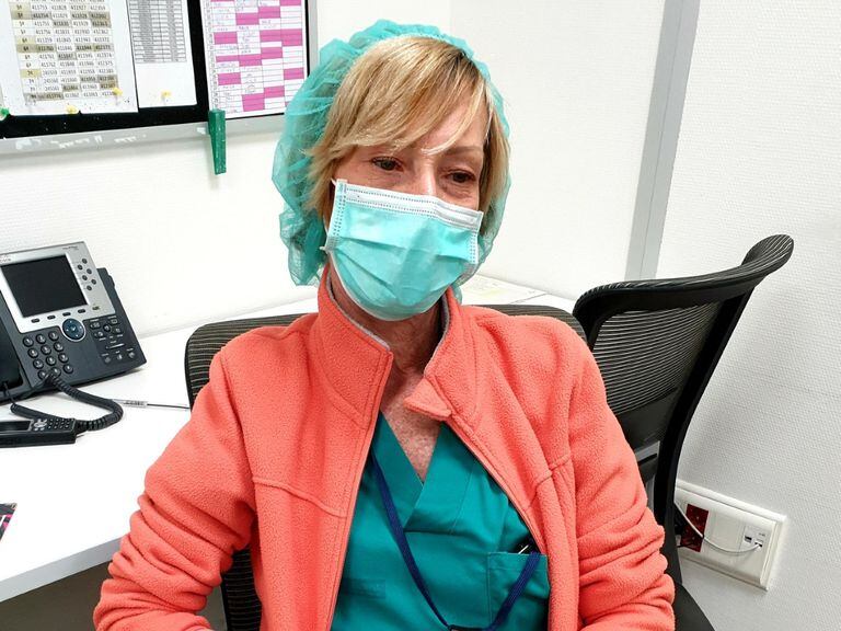 Pura Machancoses, encargada de celadores del Hospital La Fe de Valencia, en una foto cedida por ella.