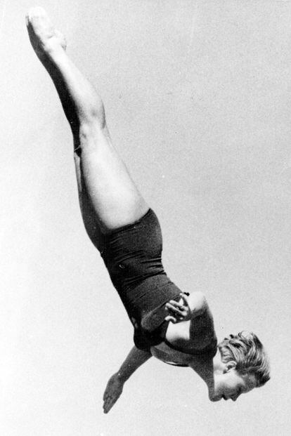 La alemana Ingrid Kramer, campeona de los 10 metros trampolín en Roma 1960.