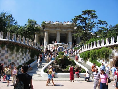 Turistas en el Parque Güell, uno de los monumentos más visitados de Barcelona.