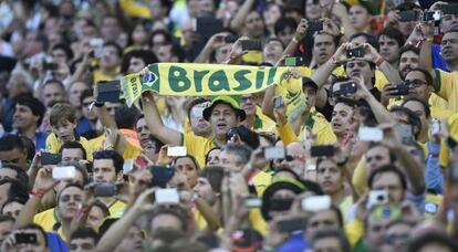 Afcionados blancos, en el Brasil-Croacia.