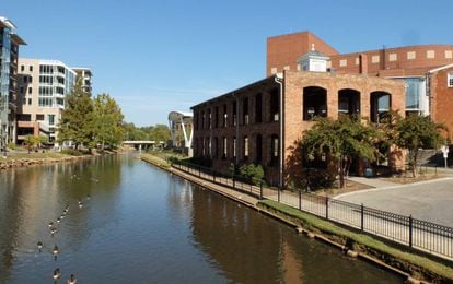 El río Reedy a su paso por Greenville (Carolina del Sur).