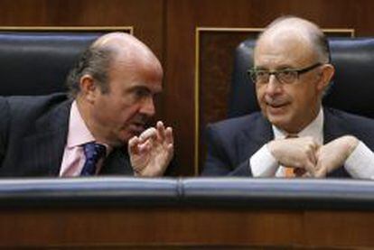 Los ministros de Econom&iacute;a y Hacienda, Luis de Guindos y Crist&oacute;bal Montoro.