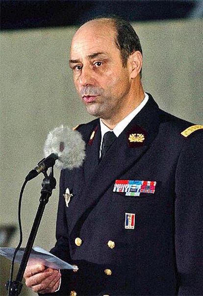 El médico jefe del servicio sanitario del Ejército francés, el general Christian Estripeau, niega la muerte de Arafat.