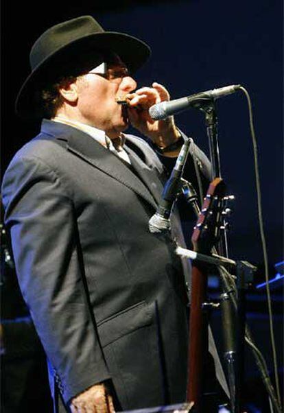 El músico Van Morrison, durante su actuación en el Palau de la Música de Valencia.