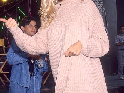 UNIVERSAL CITY, CA - APRIL 17:   Actress Pamela Anderson attends "Baywatch" Exclusive Behind-the-Scenes Tour on April 17, 1993 at Universal Studios in Universal City, California. (Photo by Ron Galella, Ltd./Ron Galella Collection via Getty Images)
