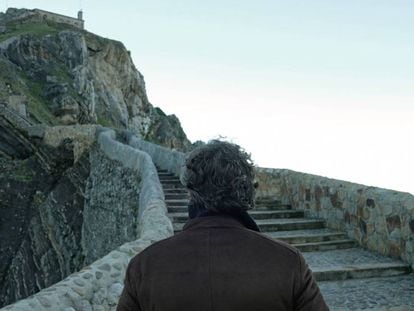 Escena de la serie 'Presunto culpable' (Antena 3), rodada en la península de San Juan de Gaztelunetxe, en la costa de Bizkaia. En vídeo, tráiler de la serie.