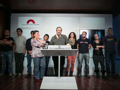 Antonio Ba&ntilde;os, junto los diputados de la CUP