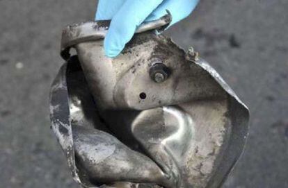 El FBI ha aportado esta foto de una parte de la olla a presi&oacute;n que supuestamente fue usada en el atentado de Boston.