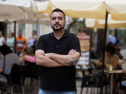 &Aacute;ngel Prieto, ante una terraza en Valencia.