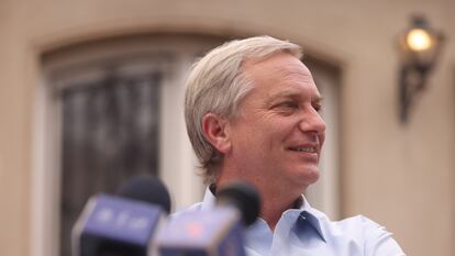 El candidato presidencial chileno José Antonio Kast, este viernes en una rueda de prensa en Santiago de Chile.