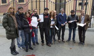 Los representantes de los profesionales de la cultura antes de entregar la carta en San Telmo.