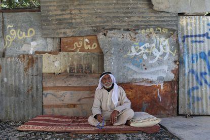Un anciano palestino en su casa de Khan Younis, al sur de la Franja de Gaza.