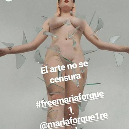 Si solo pudiésemos utilizar un adjetivo para definir a María Forqué (Madrid, 1990) sería transgresión. La joven, que se define a sí misma una 'exploradora de la mujer', convierte su cuerpo en el centro de cada una de sus 'performances', expresiones de alto contenido sexual y buenas dosis de sangre. Sin embargo, en Instagram la línea entre el arte y el porno aún no está muy clara y esta tarde la red social censuraba su cuenta.