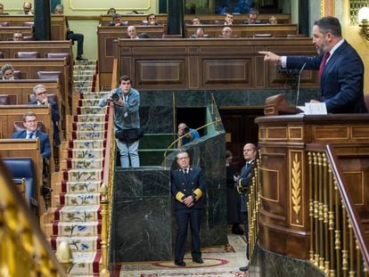 El líder de Vox, Santiago Abascal, intervenía este martes en el Congreso ante la mirada del líder del PP, Alberto Núñez Feijóo.