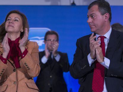 Mar&iacute;a Dolores de Cospedal y Jos&eacute; Luis Sanz, en la junta directiva regional del PP de Andaluc&iacute;a.