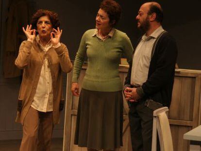 De izquierda a derecha, Cristina Banegas, Mar&iacute;a Onetto y Luis Ziembrowski. en &#039;Sonata de oto&ntilde;o&#039;.