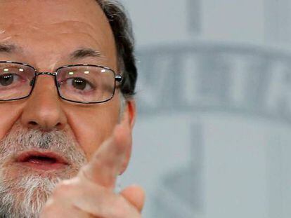 El presidente del gobierno Mariano Rajoy, durante su comparecencia ante los medios de comunicaci&oacute;n este viernes en el Palacio de la Moncloa.