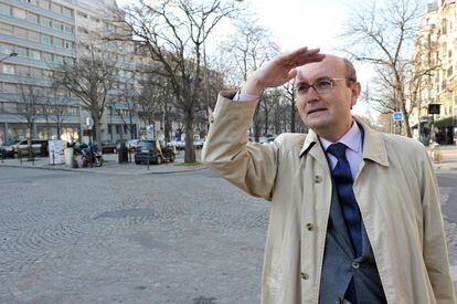 L'hispanista Benoît Pellistrandi durant el passeig per París.