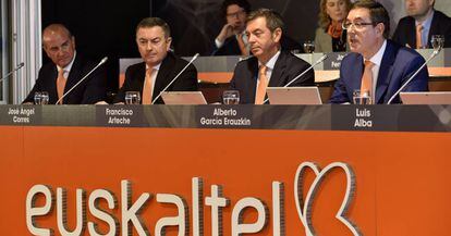 Imagen de la junta de accionistas de Euskaltel.