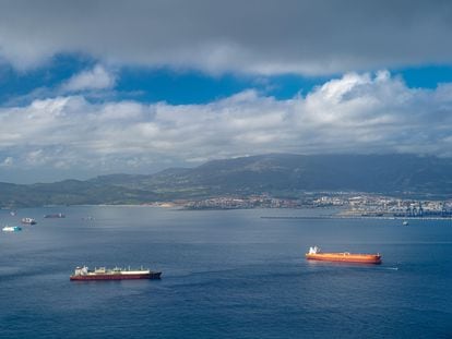 Buque de carga en el espacio marítimo de Gibraltar.