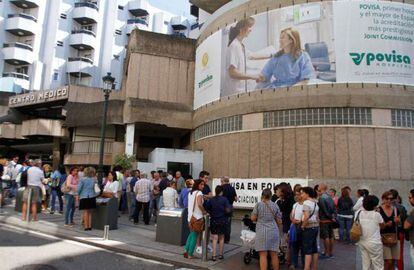 Trabajadores del centro durante la huelga 