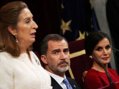 La presidenta del Congreso afirma que los ciudadanos esperan “la renovación del pacto constitucional”.