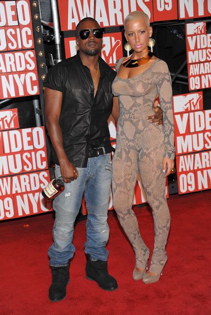Kanye West en los MTV Video Music Awards de 2009 con el célebre vaquero 'motocross' de Balmain. 
