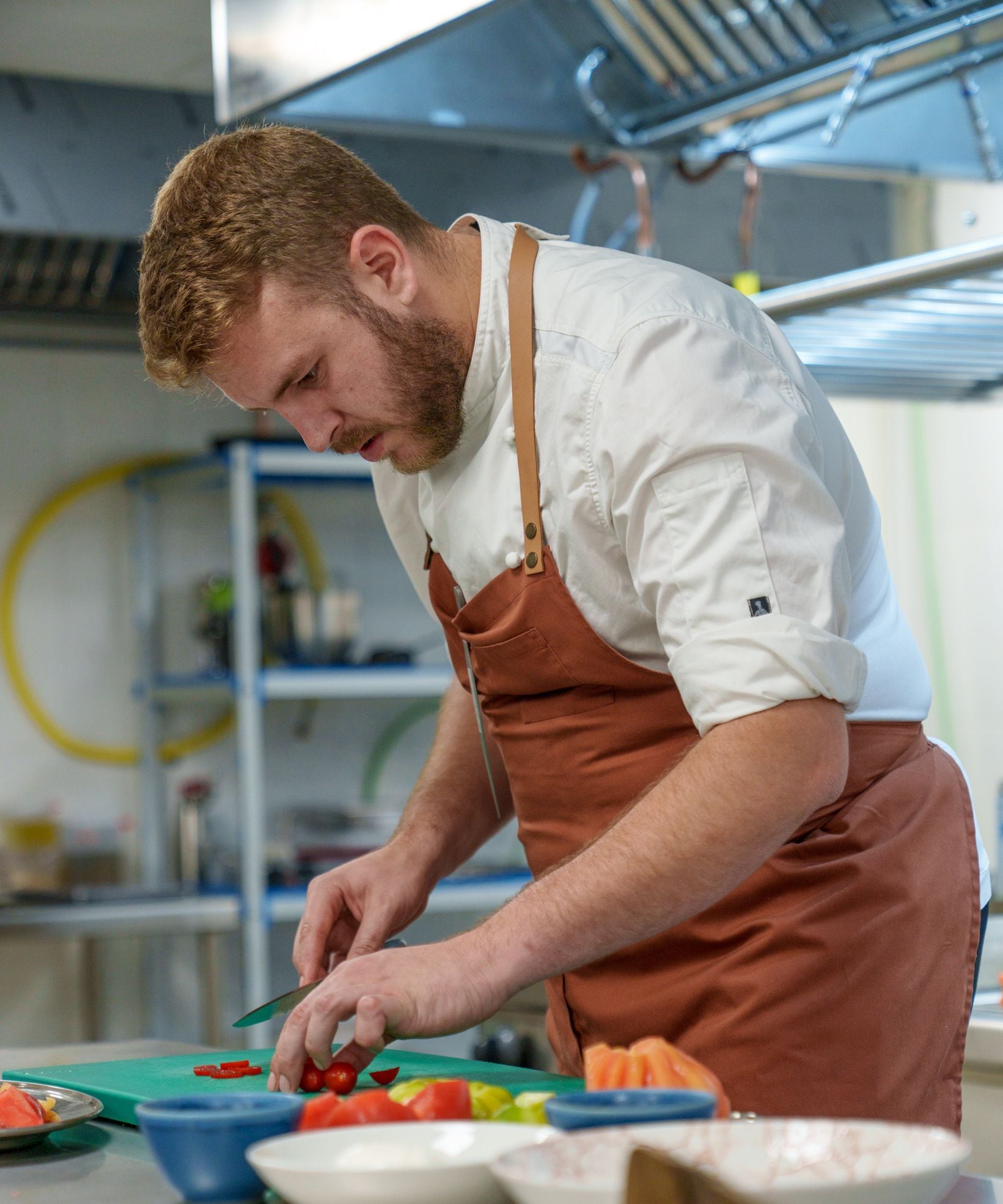 El joven chef que cocina entre los viñedos del Priorat y se inspira en las recetas de las abuelas