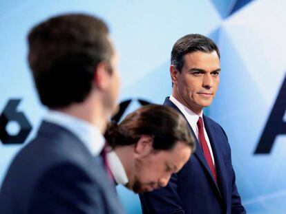 Pablo Casado, Pablo Iglesias y Pedro Sánchez, antes del debate. 