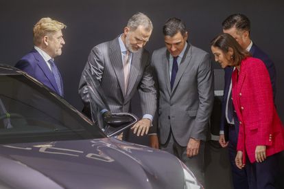 El Rey Felipe VI inaugura junto al presidente del Gobierno, la ministra de Industria y el presidente de SEAT, la gigafactoría de baterías del grupo Volkswagen en Sagunto.