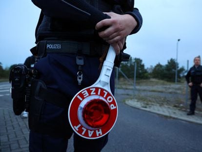 La policía federal alemana mantiene controles en la frontera con Polonia para evitar la inmigración irregular.