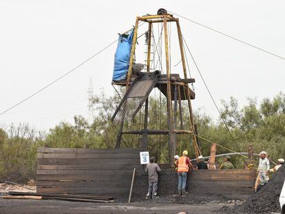 Trabajos de rescate en la mina El Pinabete de Sabinas, en Coahuila.