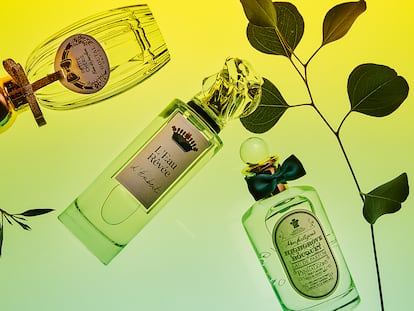 Declinaciones del verde. Las flores de tilos y mimosas que decoran los jardines de Highgrove, una de las residencias de Carlos III de Inglaterra, son el punto de partida de Highgrove Bouquet, de PENHALIGON’S, una fragancia que apoya a The Prince’s Foundation. L’Eau Rêvée d’Hubert, de SISLEY, se inspira en el verde crujiente de los árboles de hojas aciculares. Mientras que el reconfortante Petite Chérie, de GOUTAL (el perfume que Annick Goutal ideó para su hija), celebra su 25 aniversario con su dulzura de pera y rosa.