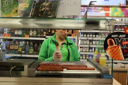 A gas station employee serves a hot dog last November in kyiv.