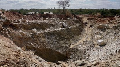 Degradación medioambiental causada por la extracción de litio en el distrito de Mudzi, Zimbabue.