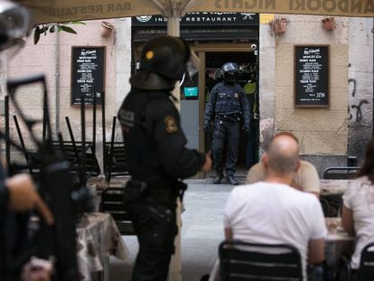 Macrooperación policial contra el narcotráfico en el barrio del Raval.