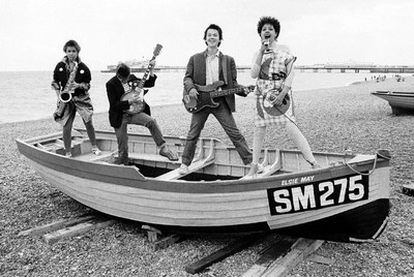 Poly Styrene, a la izquierda, con su grupo X-Ray Spex.