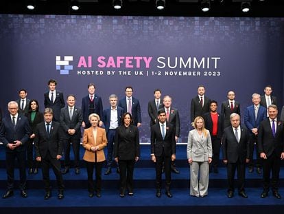 Representantes de 28 países participan en la Cumbre de Seguridad de la IA en Bletchley Park, en Reino Unido.