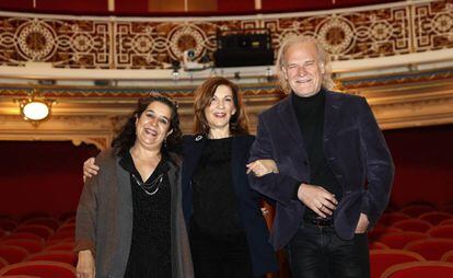 Helena Pimenta, Amaya de Miguel y Lluís Homar, este miércoles en el Teatro de la Comedia de Madrid.