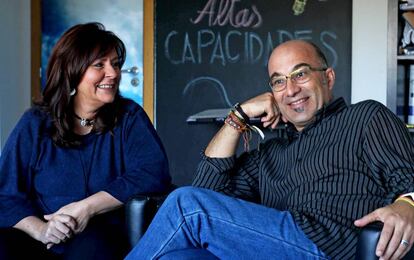 Los psicólogos Olga Carmona y Alejandro Busto.