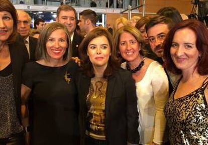 Olga Fernández junto a la vocepresidenta Soraya Sáenz de Santamaría.