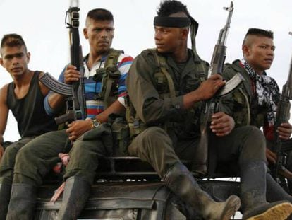 Un grupo de guerrilleros llegan a El Diamante para el congreso de las FARC, en septiembre de 2015.